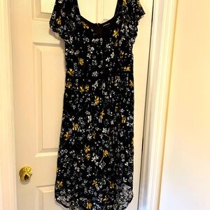 Beautiful lace dress fully lined.